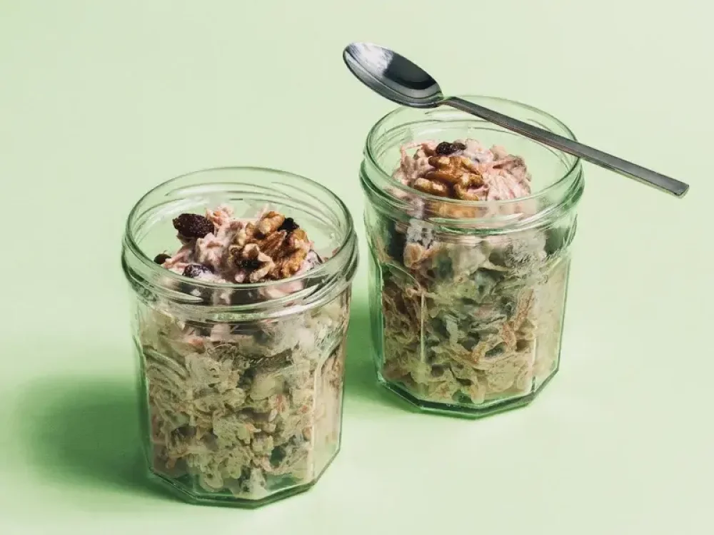 Overnight oats with carrot and kefir